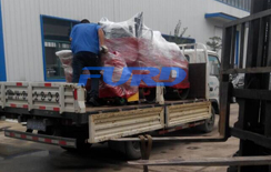 福瑞得機(jī)械座駕壓路機(jī)，路面開(kāi)槽機(jī)成功裝車(chē)及時(shí)發(fā)貨