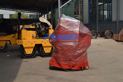 福瑞得機械手扶雙輪壓路機，手扶單輪壓路機，路面開槽機及時包裝發(fā)貨