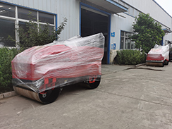 7月2日，福瑞得機(jī)械2臺(tái)全液壓座駕雙鋼輪壓路機(jī)打包發(fā)往吉林。